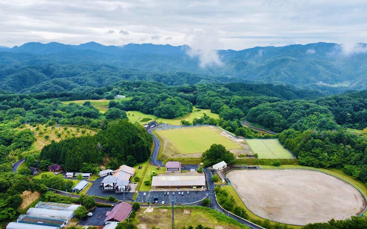 島根県雲南市にあるおすすめのアウトドア・お出かけ施設『明石緑が丘公園』の全景