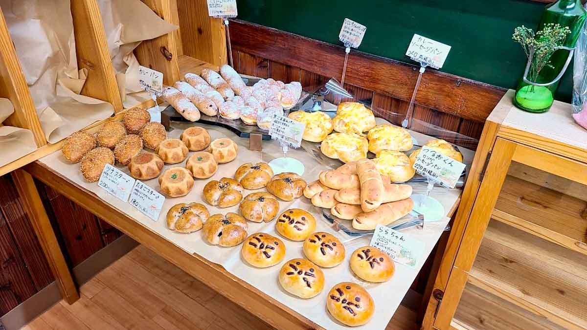 鳥取県北栄町にあるパン屋『小僧ロップ』の商品