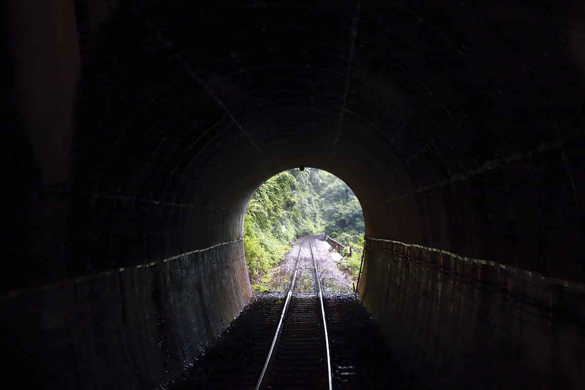 20210928おでかけマンスリー島根31_長いトンネル_縦にトリミング