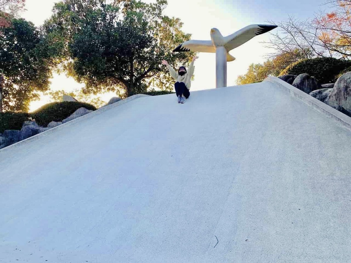 浜田漁港近くの かもめ公園 で空飛ぶカモメ気分に 公園であそ部 日刊lazuda ラズダ 島根 鳥取を知る 見る 食べる 遊ぶ 暮らすwebマガジン