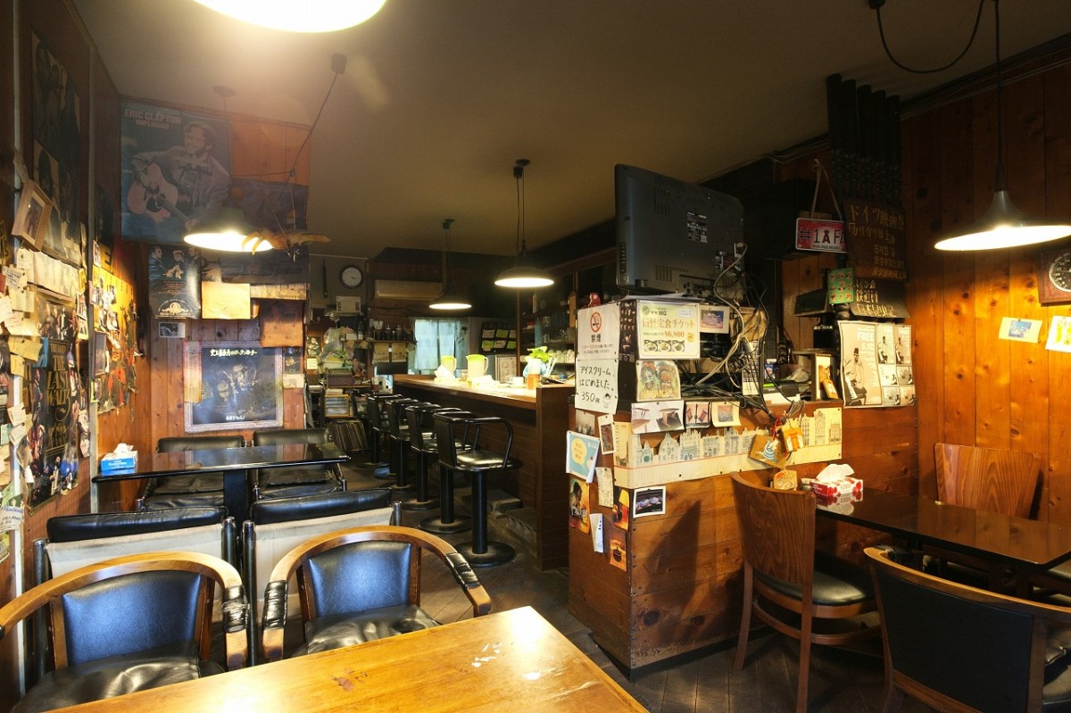島根県松江市の老舗喫茶店『喫茶MG』のお店の店内