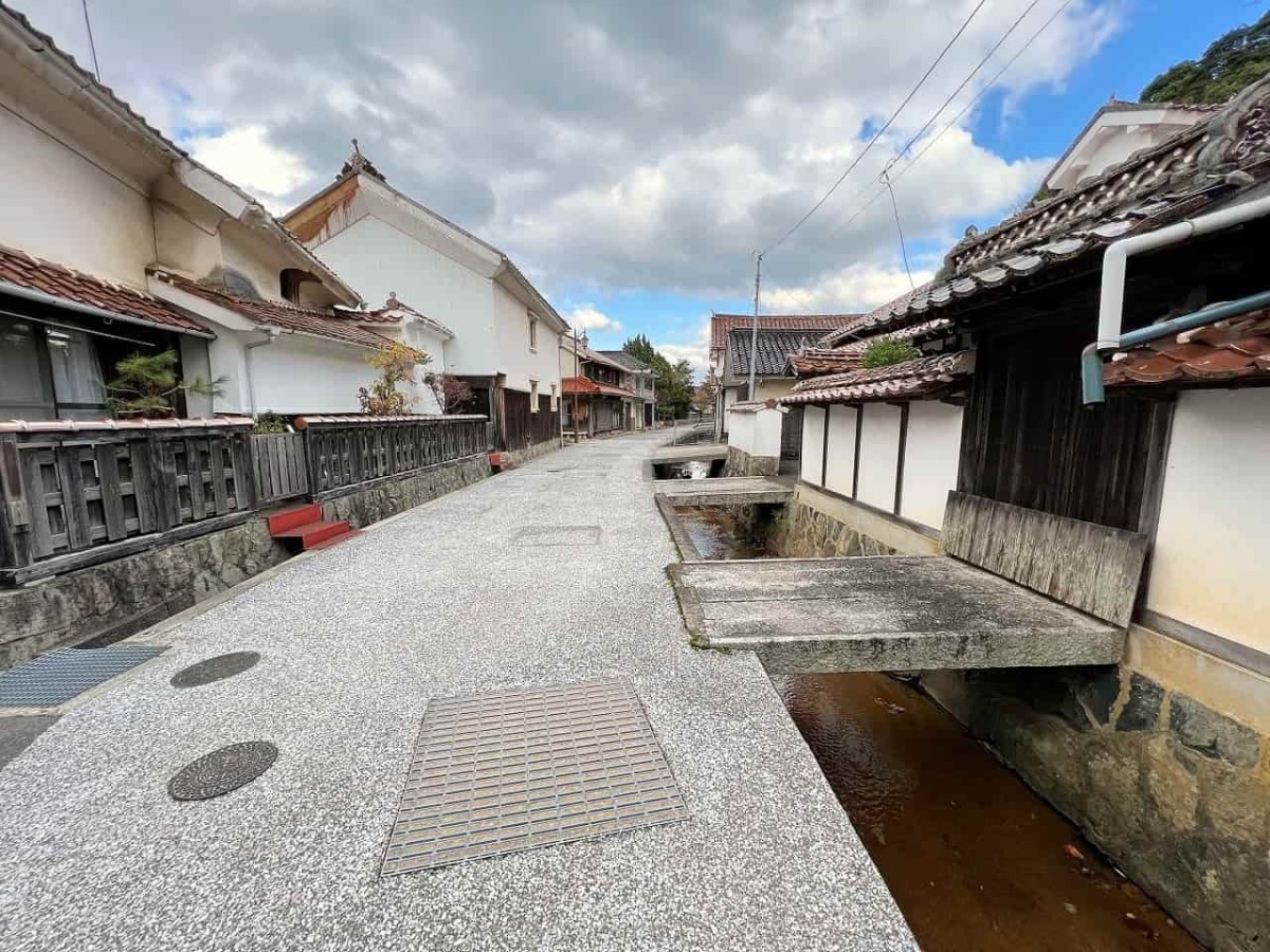 島根県江津市の『江津本町甍街道』の町並みの様子