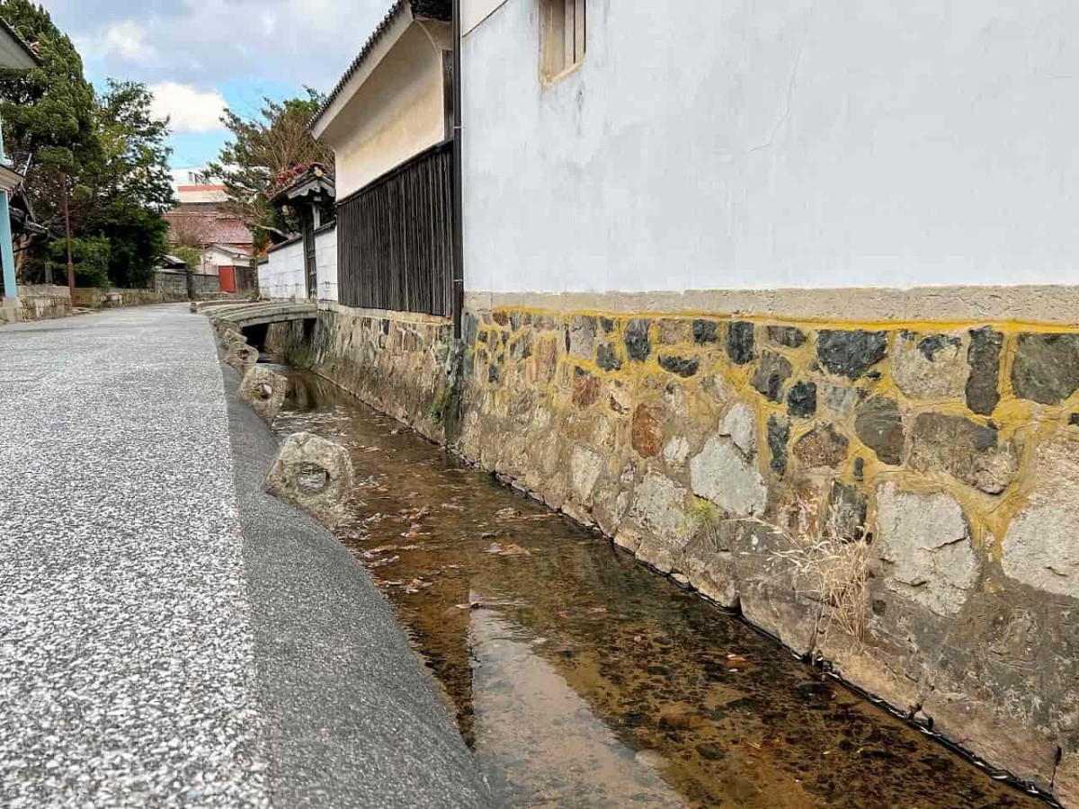 島根県江津市の『江津本町甍街道』の町並みの様子