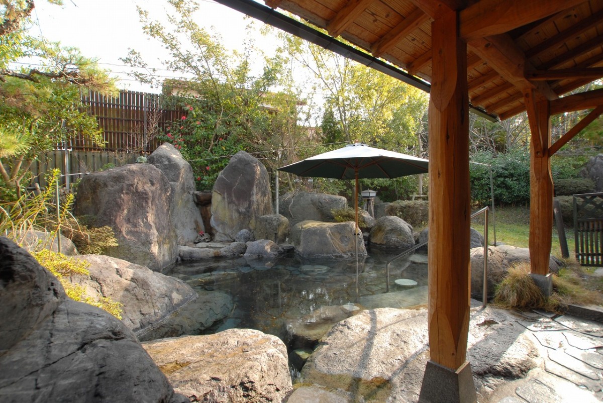 鹿野温泉『国民宿舎 山紫苑』の露天風呂