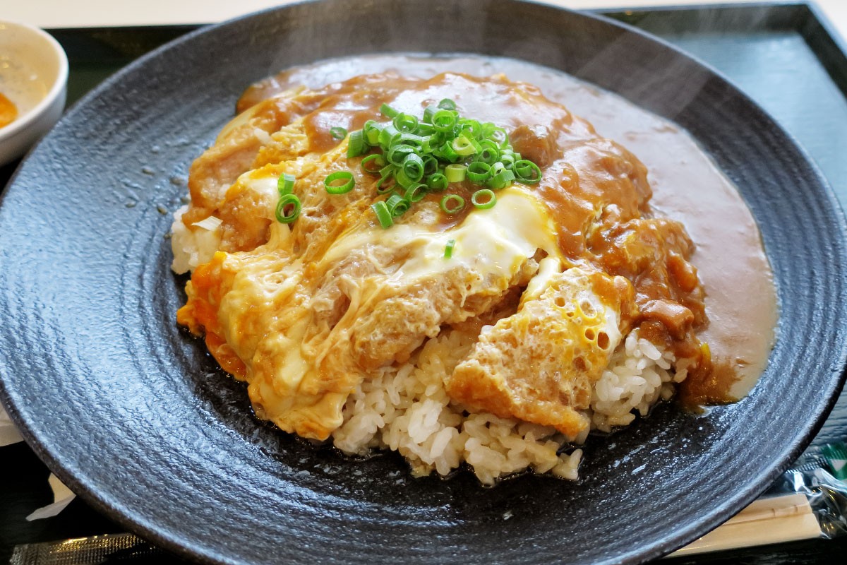 島根県松江市にある人気ランチスポット『カフェレストTOMO』の新名物「俺の男丼」
