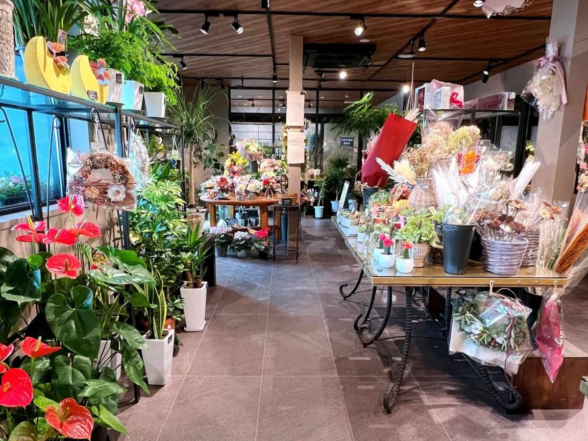 島根県出雲市の花とスイーツの店『グランシェノン』の外観の様子