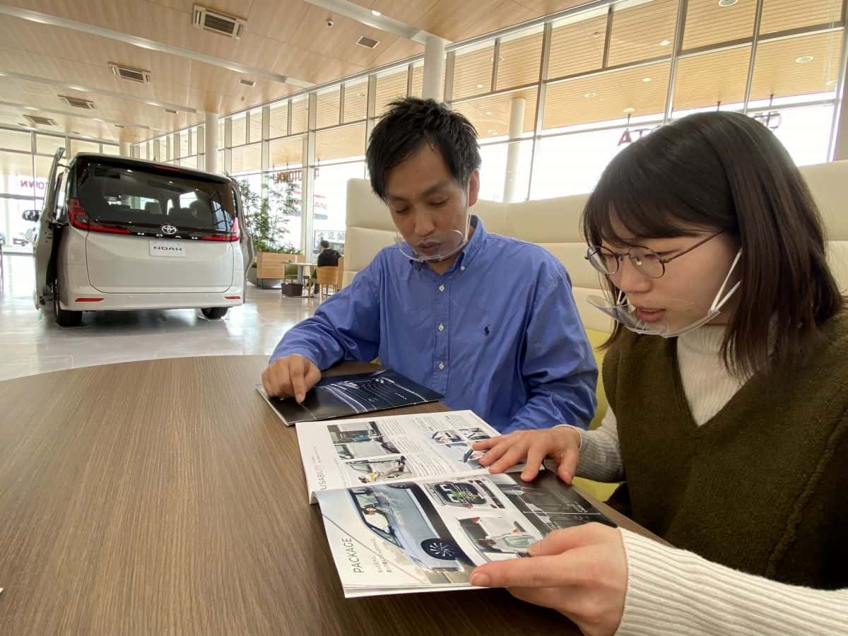 島根県安来市にある『トヨタウン安来』での新型ノア・ヴォクシーの取材の様子