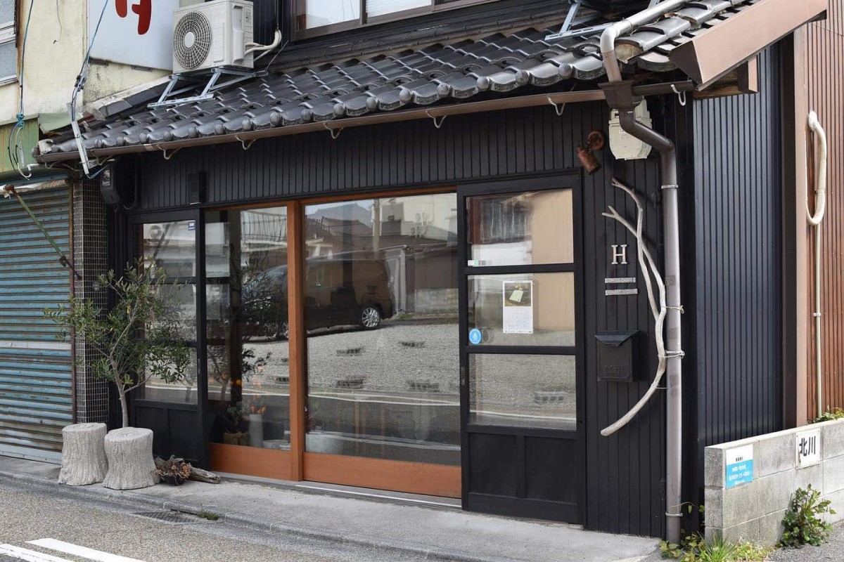 鳥取県米子市のカフェ『ヒカリカフェ』の外観の様子