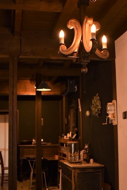 鳥取県米子市のカフェ『ヒカリカフェ』の内観の様子