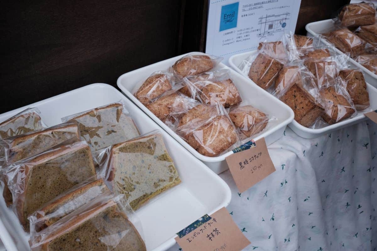 島根県松江市で毎月開催されている朝市「朝酌おはようございますモーニングマーケット（あおむむ）」の現地の様子
