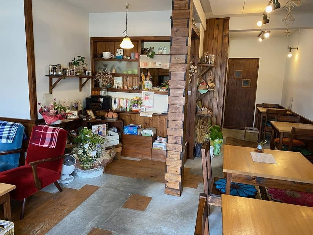 島根県出雲市にあるカフェ『おうちごはんcafe 豆花』の店内