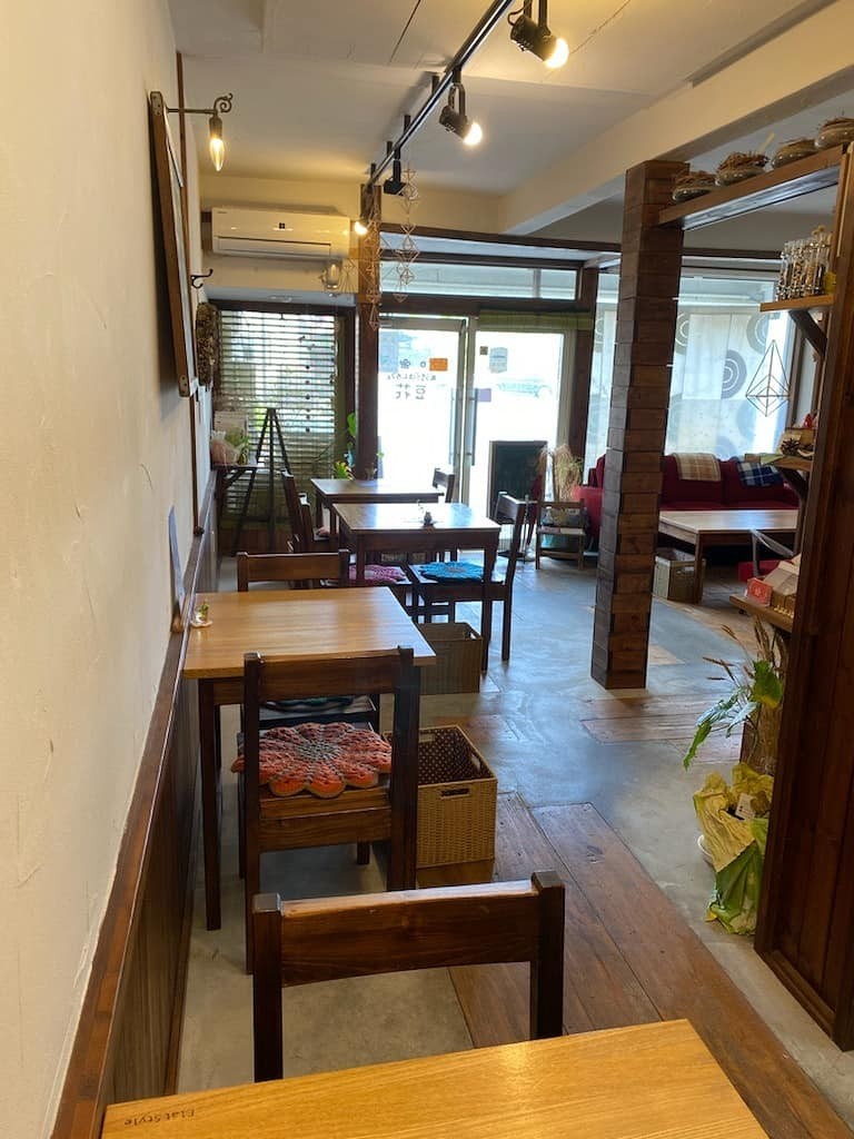 島根県出雲市にあるカフェ『おうちごはんcafe 豆花』の店内