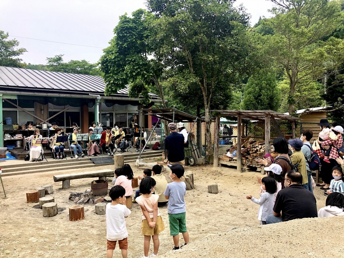島根県江津市にある遊び場・フリースペース『プレーパークゆいのひろば』のイベント時の様子