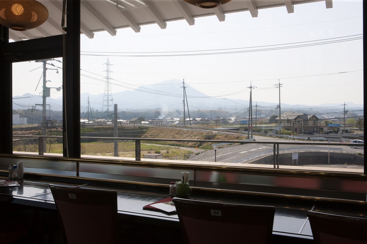 鳥取県米子市にあるコーヒーショップ「すなば珈琲お菓子の壽城店」の窓からの眺望