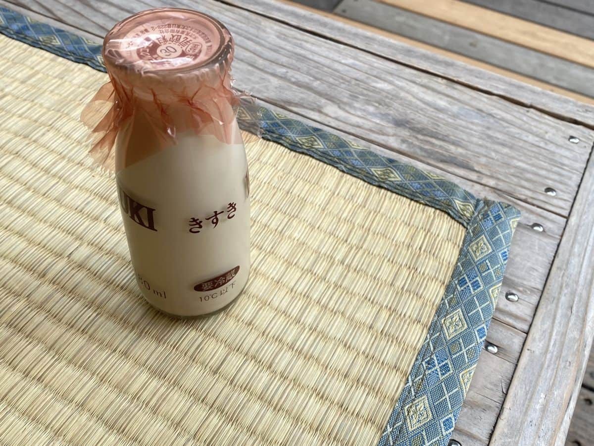 島根県雲南市の出雲湯村温泉にあった「木次乳業」瓶牛乳の自販機で買えるコーヒー牛乳