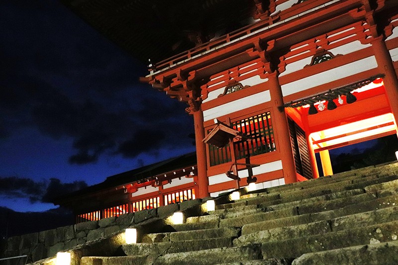 島根県出雲市大社町にある『日御碕神社』の夜の様子