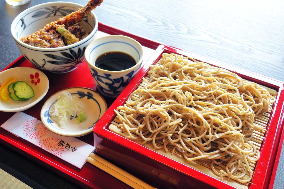 鳥取県南部町の新しいそば店『やぶ勝』で味わえる蕎麦と天丼