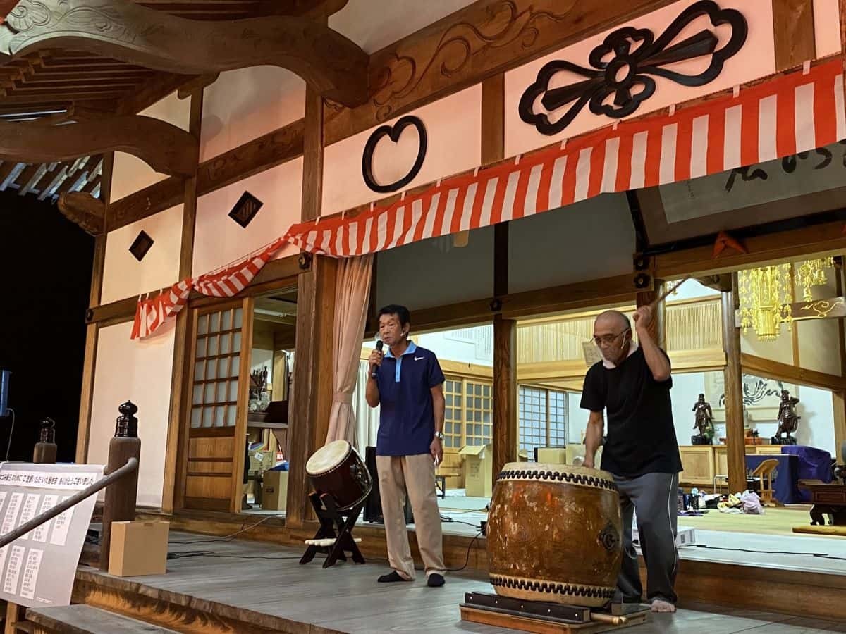 島根県江津市で開催されたイベント「第1回はづみ縁日」の盆踊りの様子