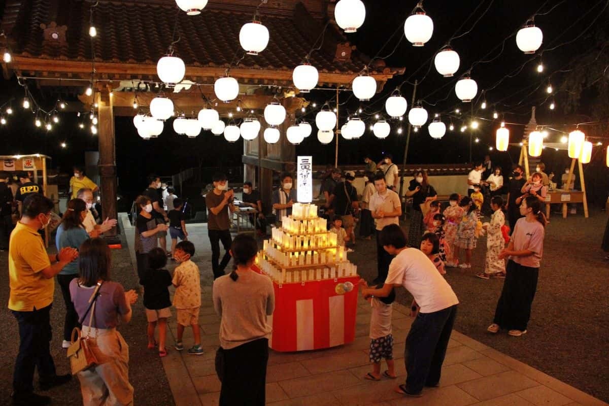 島根県江津市で開催されたイベント「第1回はづみ縁日」の盆踊りの様子