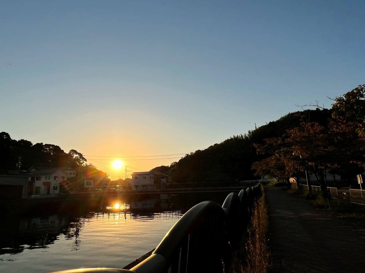 鳥取県米子市の新加茂川沿い近くの公園周辺の様子