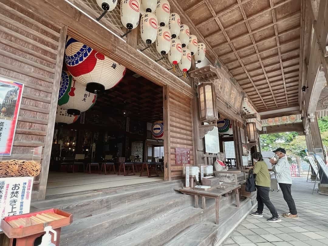 島根県出雲市にある目のお薬師さま、一畑薬師の本堂