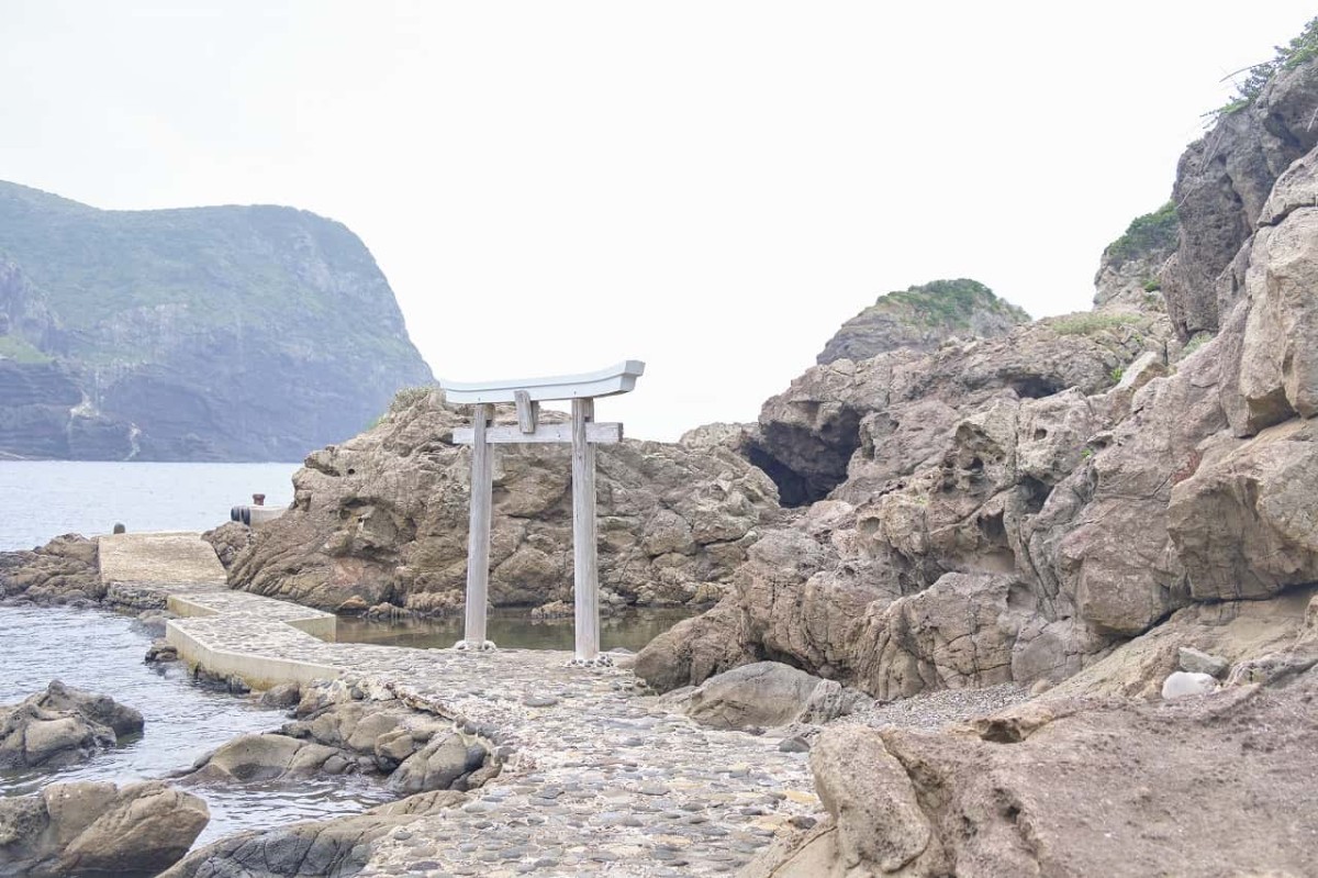 島根県隠岐諸島のひとつ・西ノ島の観光名「くにが海岸」