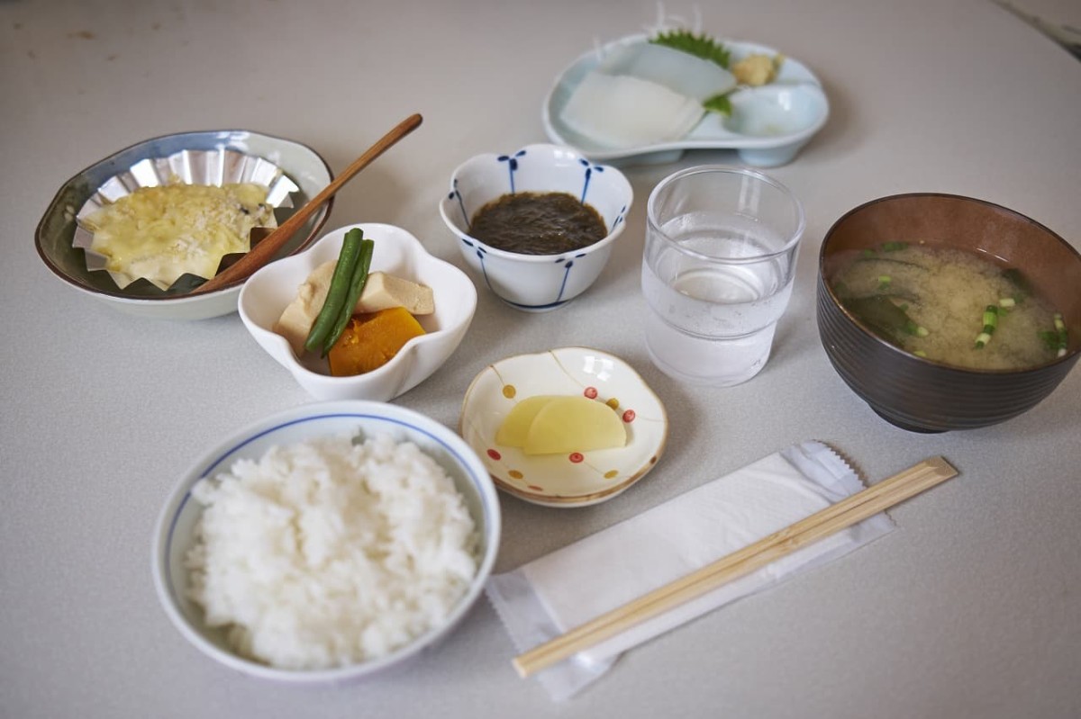 島根県隠岐諸島のひとつ・西ノ島の人気ランチスポット「あすか食堂」のランチ