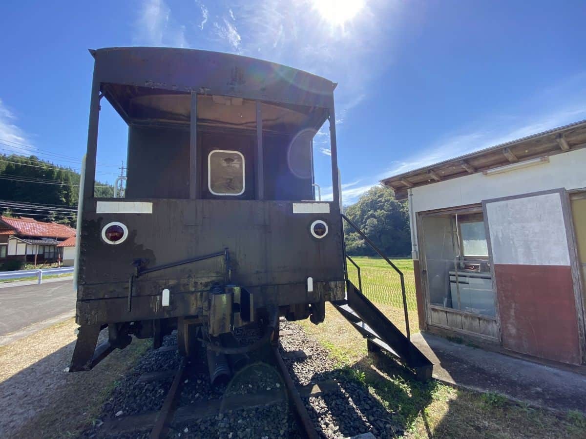 島根県奥出雲町の大谷地区で見つけた旧国鉄時代の貨車