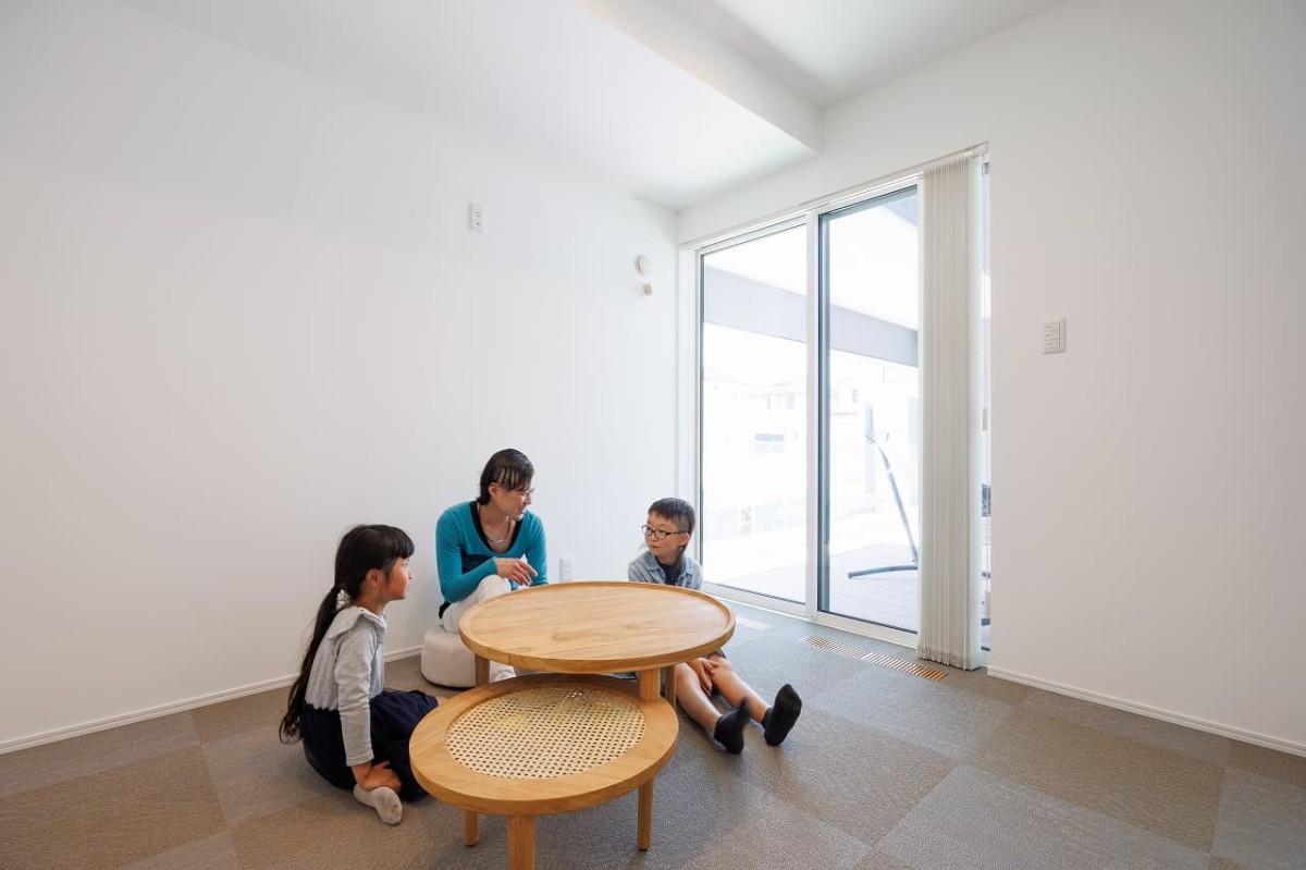 鳥取県のおすすめ工務店「ヤマタホーム クローバー住工房」による新築事例のキッチン横スペース