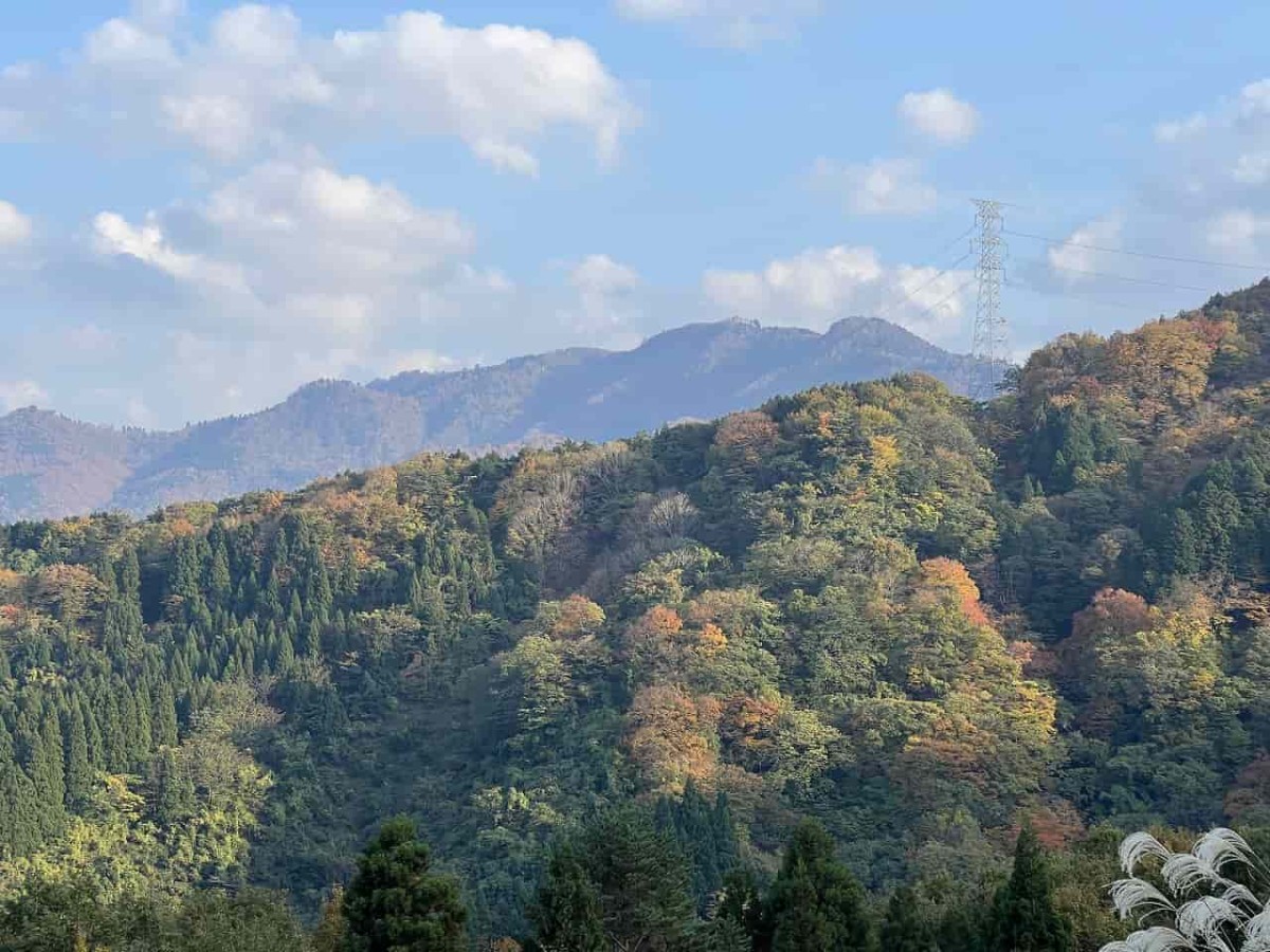 鳥取県鹿野町河内地区の佐谷峠にある展望台駐車場の様子