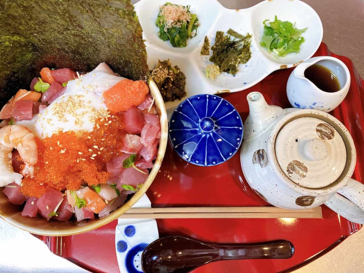 鳥取県米子市にある「伊在上福原店」の海鮮丼