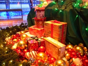 鳥取県境港市のイベント「クリスマスワークショップ」の会場となる『夢みなとタワー』のクリスマスツリー