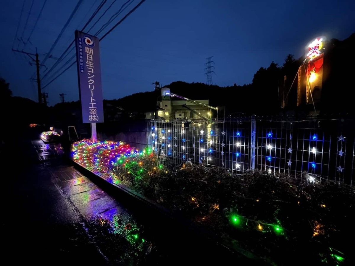 島根県松江市にある「朝日生コンクリート工業」のイルミネーション