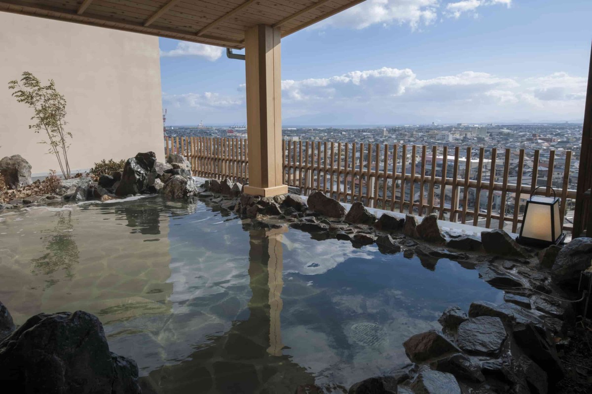 鳥取県境港市の水木しげるロード近くにある温泉宿『御宿 野乃』の露天風呂