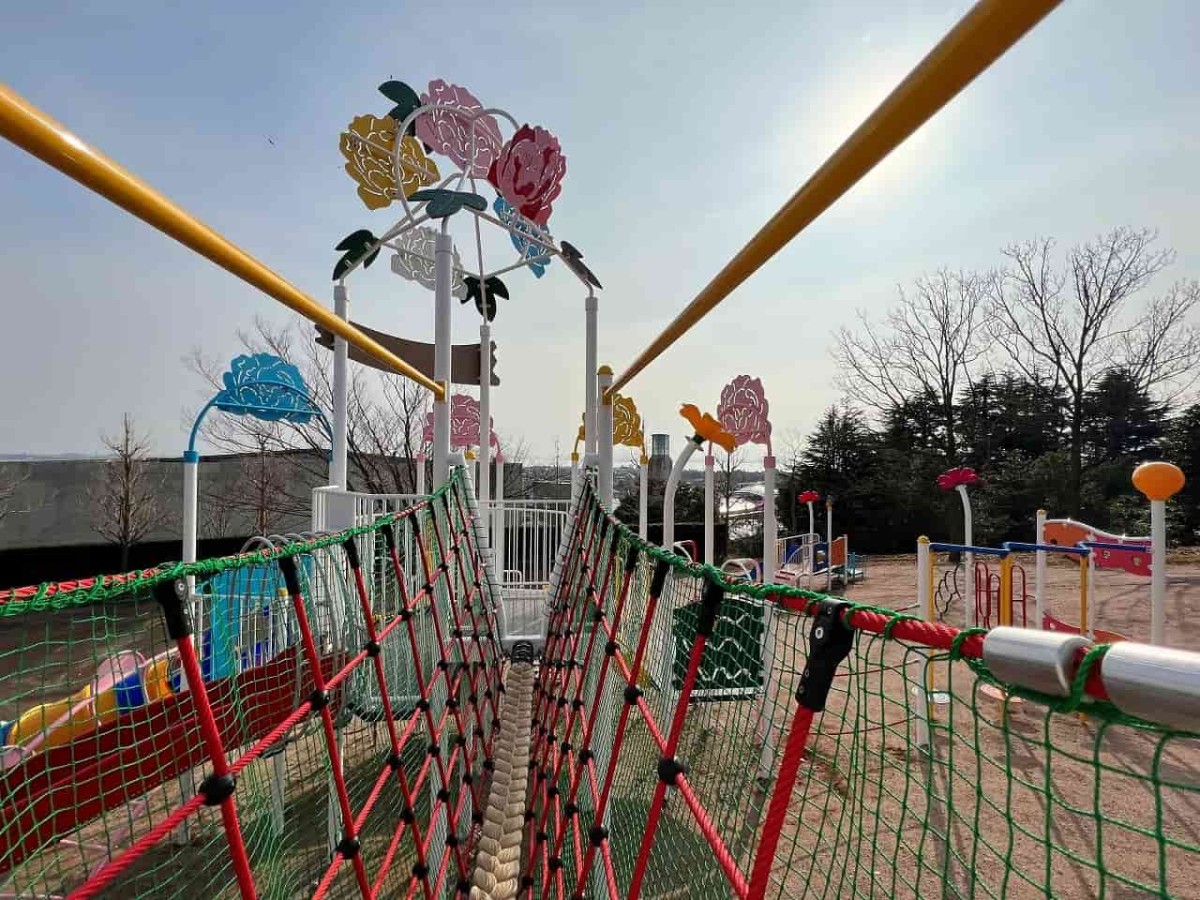 島根県松江市の大根島にある『大塚山公園』の遊具広場の様子