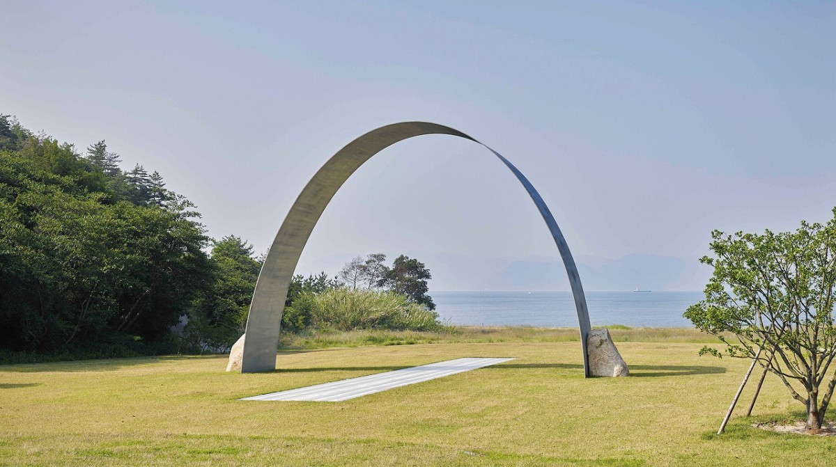 香川県直島町にある『李禹煥美術館』のアート作品「無限門」