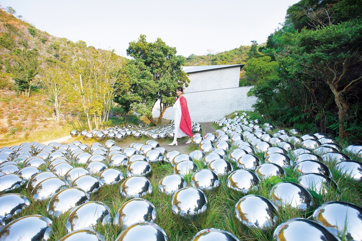 香川県直島町にある『ヴァレーギャラリー』草間彌生のインスタレーション