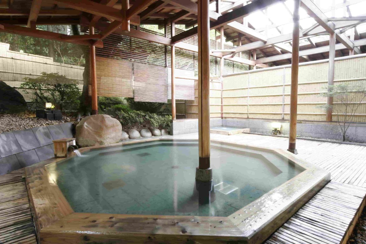 島根県を代表する温泉地・玉造温泉の宿『ホテル玉泉』の露天風呂