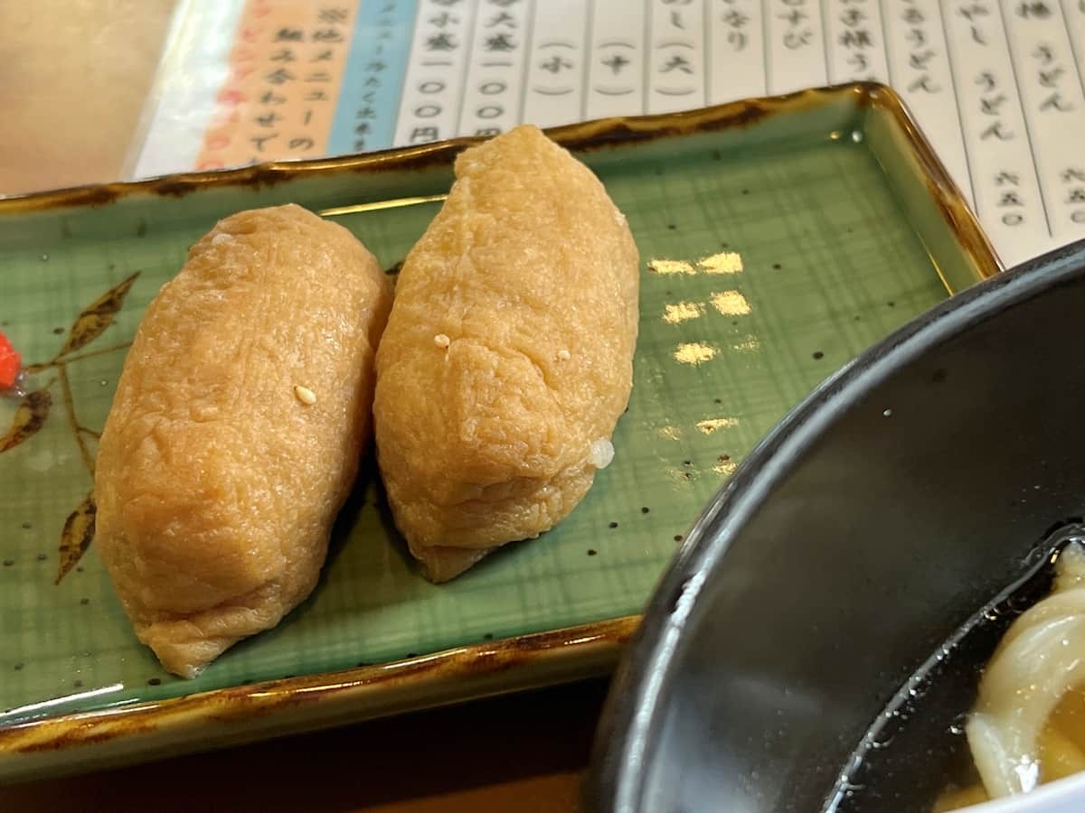 島根県益田市にある『うどんの萬栄』のいなり寿司