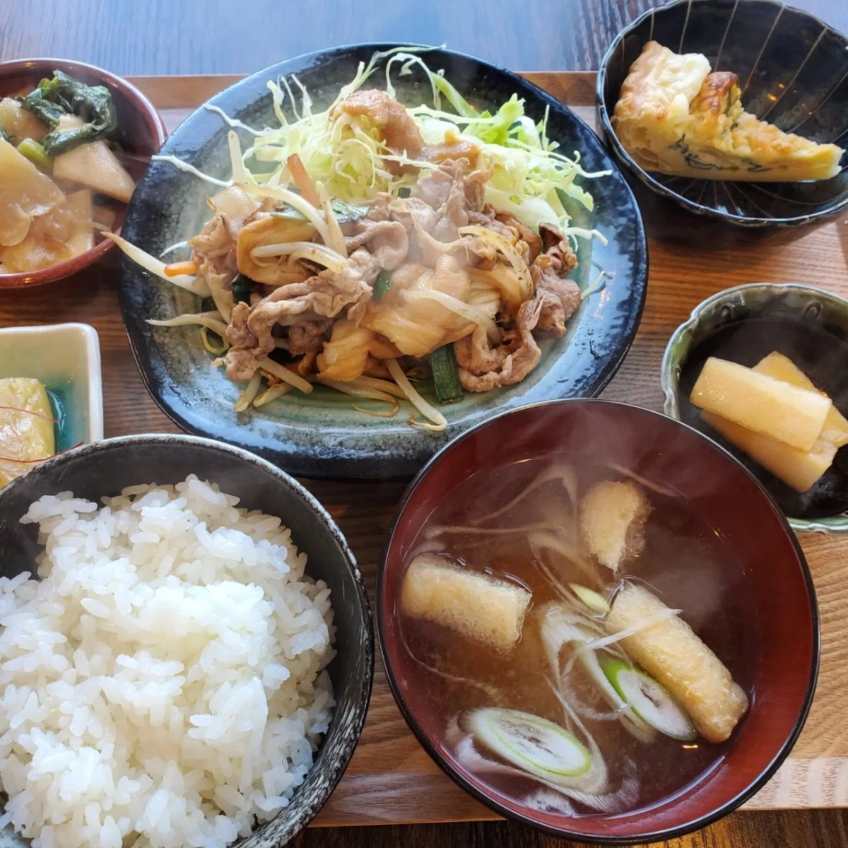 鳥取県米子市にオープンした『しゃにしゃに食堂』の日替定食