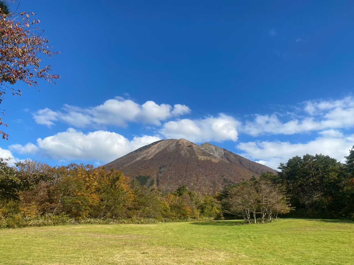 鳥取県伯耆町にあるオートキャンプ場『ますみず天空キャンプ場』から見える大山の風景