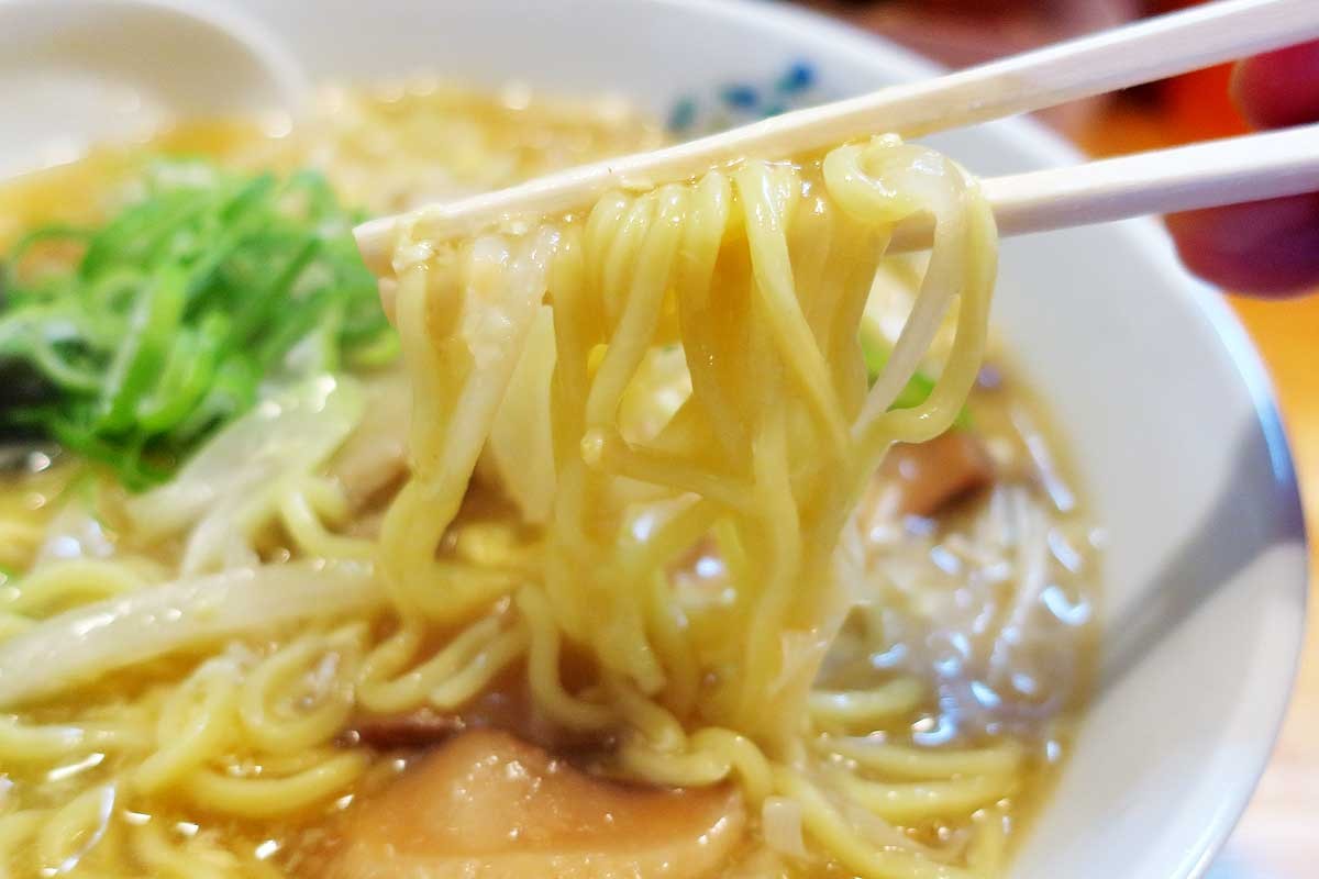 松江市八束町（大根島）にあるラーメン店『潮風工房まつむら屋』の裏メニュー「きのこ酢辣」