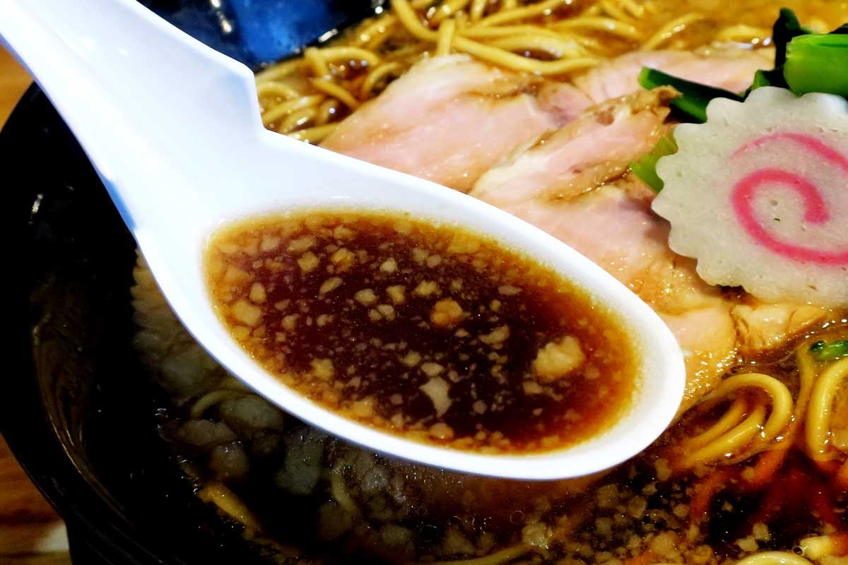 島根県松江市のラーメン店『現進はなれ』の新メニュー「漆黒中華そば」