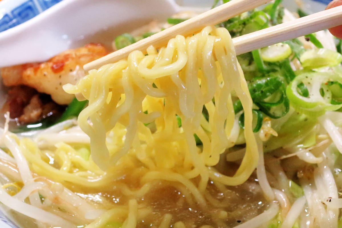 米子市のJR米子駅前の焼肉店『もくちゃんホルモン』の人気ランチ「もくうラーメン」