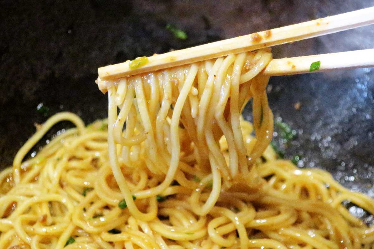 米子市万能町の担担麺専門店『汁なし担担麺 階杉 米子店』の汁なし担担麺