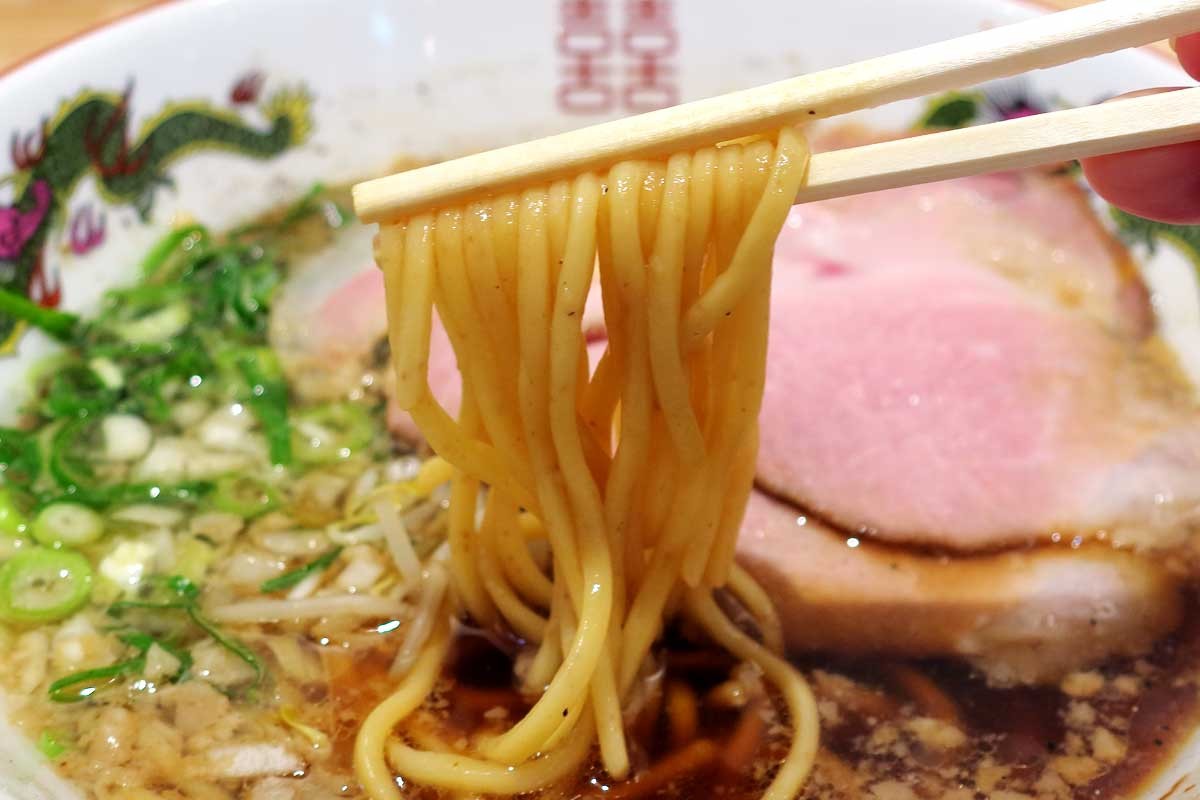 鳥取市の人気ラーメン店『めんや ふうたろう』の「ぶし醤油らーめん」