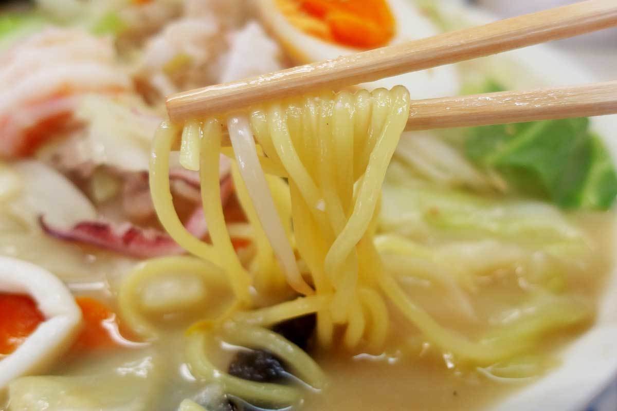 島根県益田市のラーメン店『のぎく』の名物メニュー「ちゃんぽん」の麺