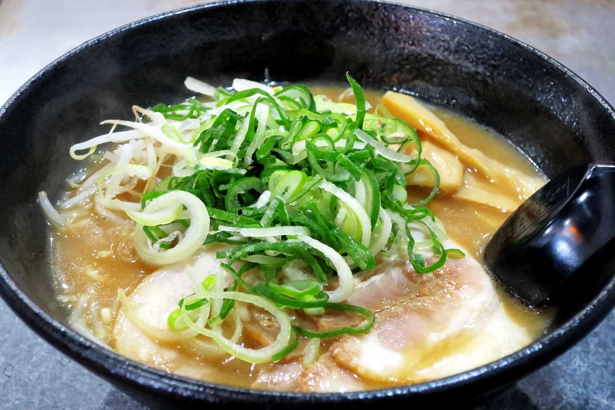 松江市菅田町にある鉄板料理の店『お好み焼きひろしま』の広島ラーメン