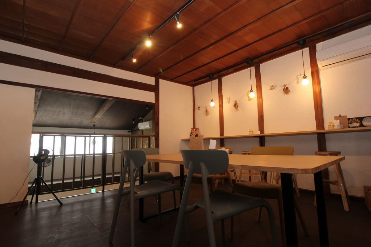 鳥取県米子市元町サンロードにある『goods＆cafeみっくす』の２階カフェスペース