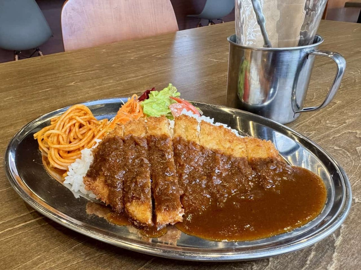 島根県松江市にある『カメノ食堂』の「カツライス」